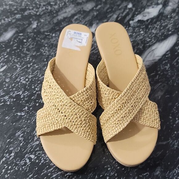 BRAND NEW XOXO WOMEN'S JANAINE-B WEDGE SANDAL - Picture 2 of 16